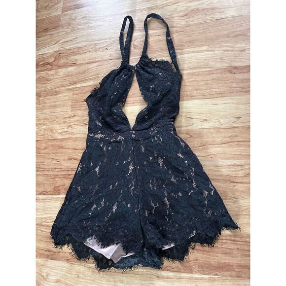 Lulus black lace romper, short size S with pockets - Picture 1 of 5
